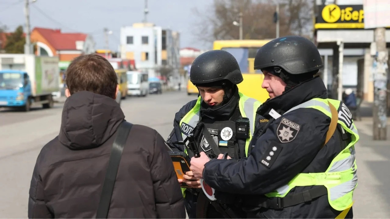 Имеет ли полиция право проверять телефон
