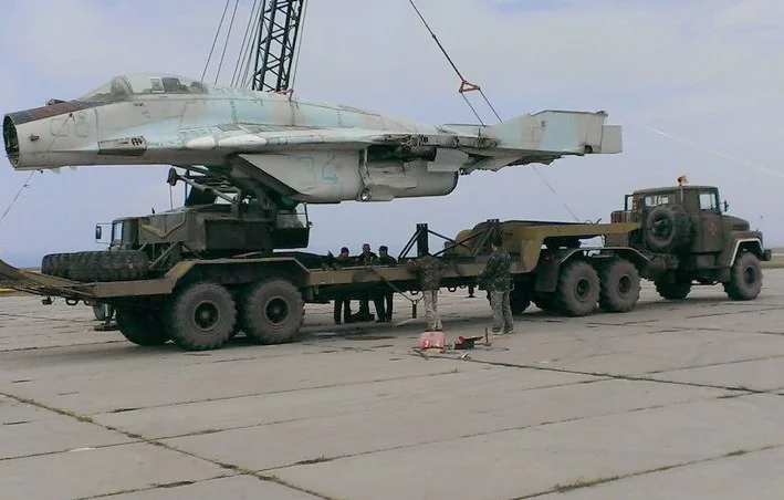 Знищений російський МіГ-29 на аеродромі Бельбек після удару ГУР