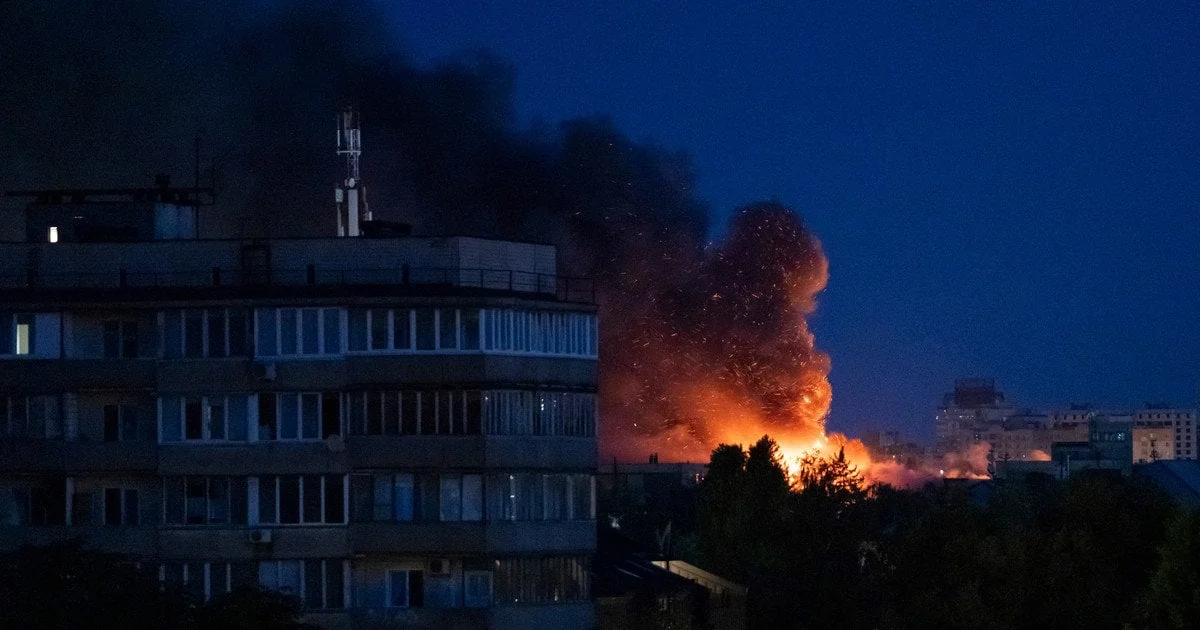 Вибух і пожежа в багатоповерхівці під час нічної атаки РФ 11 липня