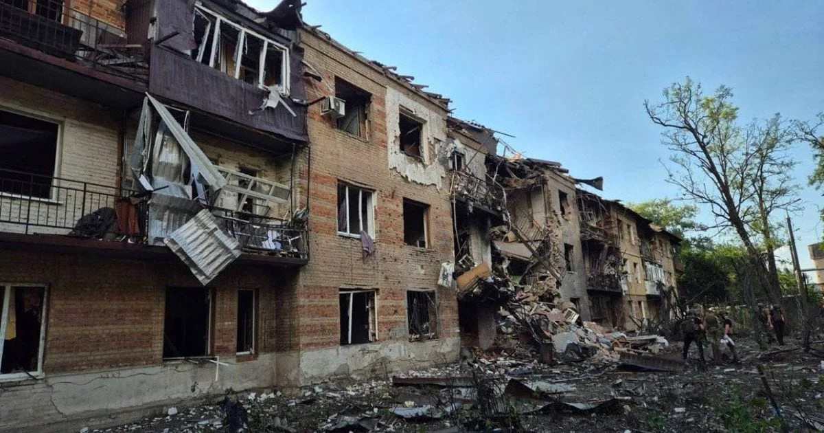 Зруйновані багатоквартирні будинки в Запоріжжі після удару КАБами